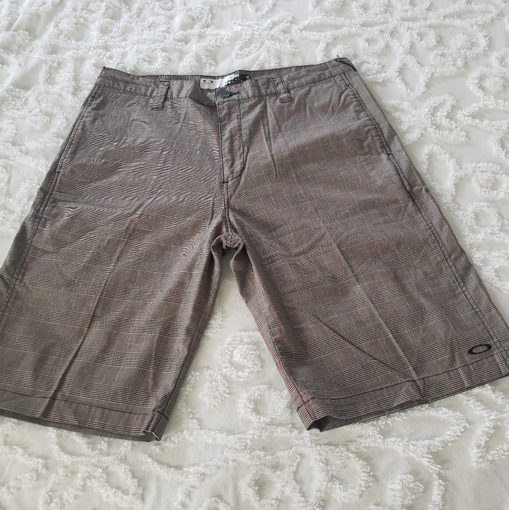 Oakley golf shorts size 36